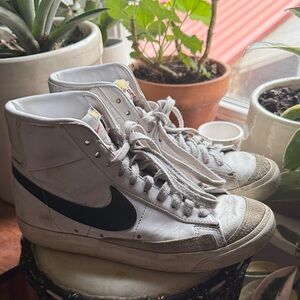 Nike White and Black High-Tops